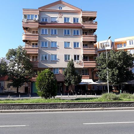 Ap Apartment Near Center Park Skopje Exterior photo